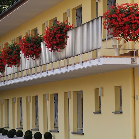 Hotel Drive In Motel Capellen Exterior photo