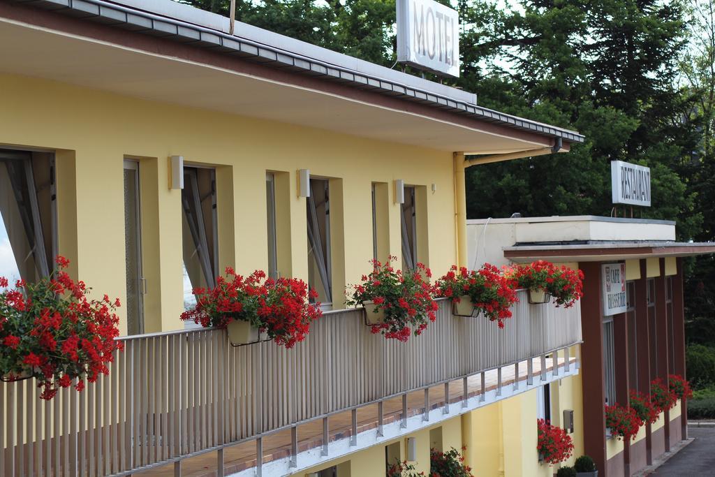 Hotel Drive In Motel Capellen Exterior photo